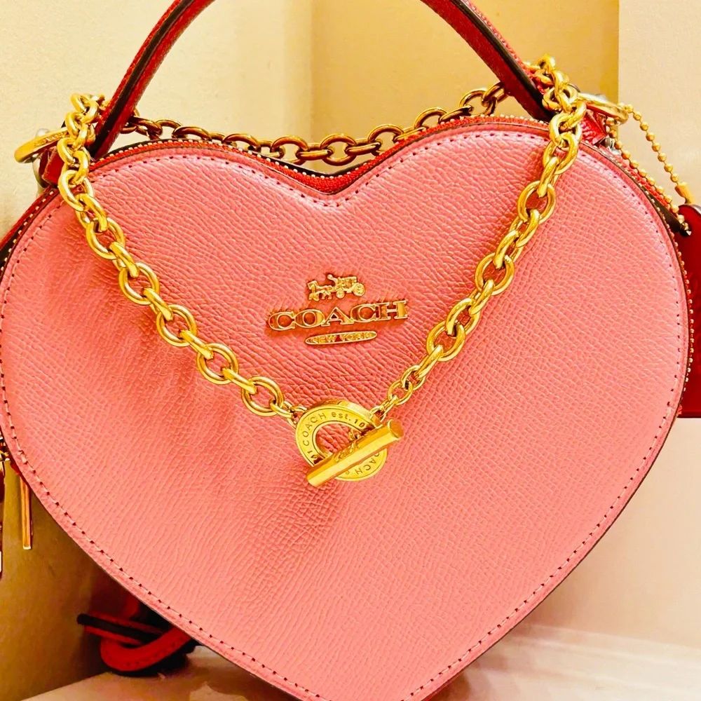 💰SOLD💰NWOT Coach 1941 Toggle Necklace - Picture 1 of 6